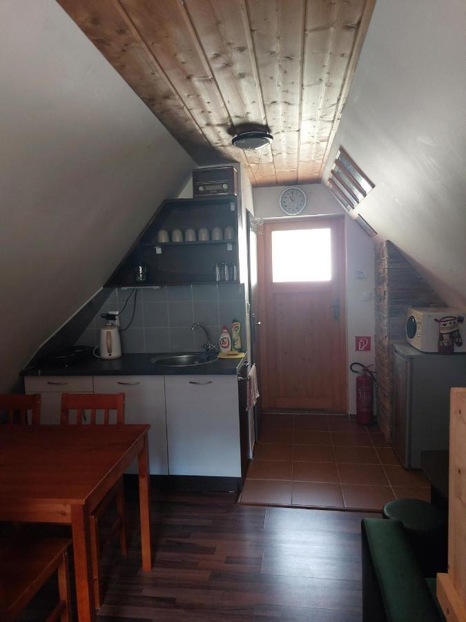 Chatka Pod Jaskynou Maluzina Eksteriør billede